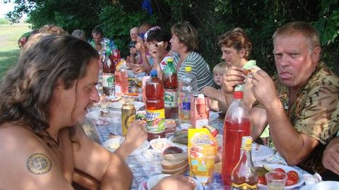 частній предприниматель Руслан Эглит (на фото &ndash; слева) 