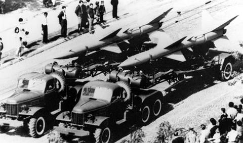 Зенитно-ракетный комплекс С-75 мог поражать цели на дальности до 43 км при скорости до 2300 км/ч. Это был наиболее широко применяемый ЗРК за всю историю советских войск ПВО. Фото из архива U.S. DoD