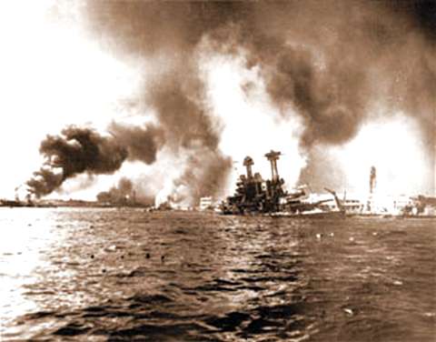 Перл-Харбор 7 декабря 1941 года.  Фото из коллекции Национального музея морской авиации ВМС США