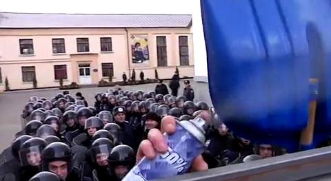 Баллончик из-за ворот Академии ВВ