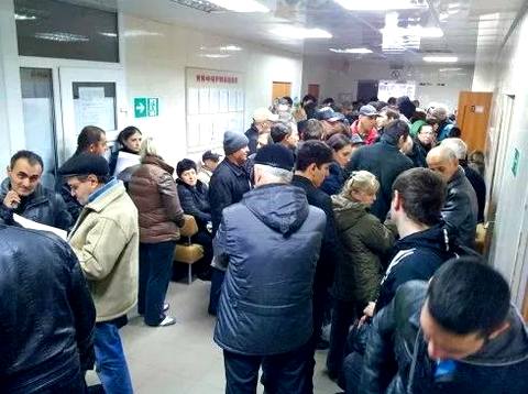 В паспортном столе сочинцы без штампа о постоянной регистрации стояли в очереди по трое суток