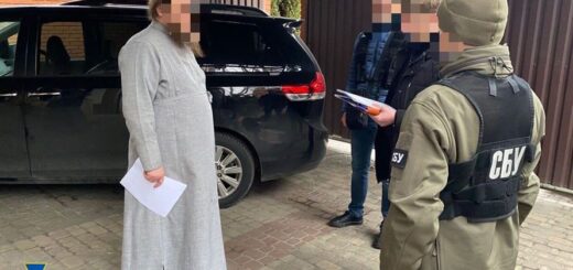 57 справ щодо війни, за якими варто стежити цього тижня: коригування вогню на літургії, розстріл окупантами цивільних, фото могил для росіян