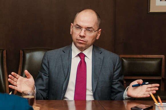 «Хворих так мало, що ліжок не вистачає». Як МОЗ скасовує коронавірус