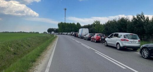 Поки українці героїчно збирають гроші на "байрактари", митники з контрабандистами збирають собі на вілли