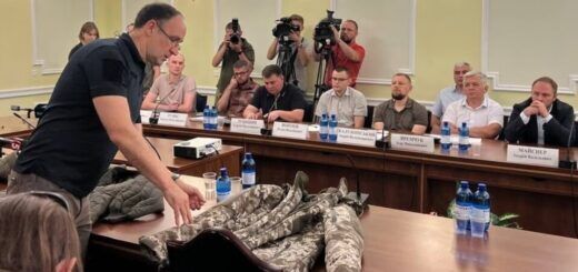 Скандал з дивною закупівлею курток для ЗСУ. Про що говорять контракти?