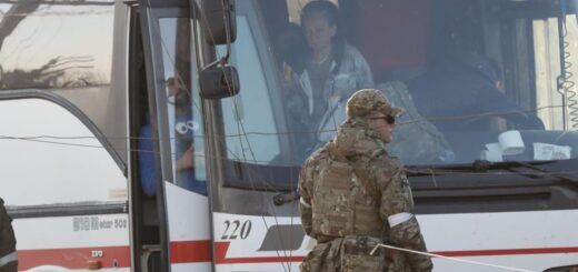 Тиху депортація. Російські окупанти знищують сліди воєнних злочинів на Півдні, а колаборанти тікають до Криму
