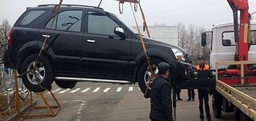 В столице начали эвакуировать автомобили, временно задержанные патрульными